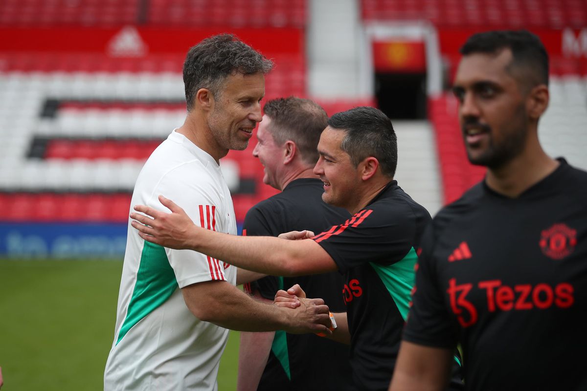 Suporterul român care a jucat fotbal pe Old Trafford, cu Saha și Wes Brown antrenori: „Lads...”