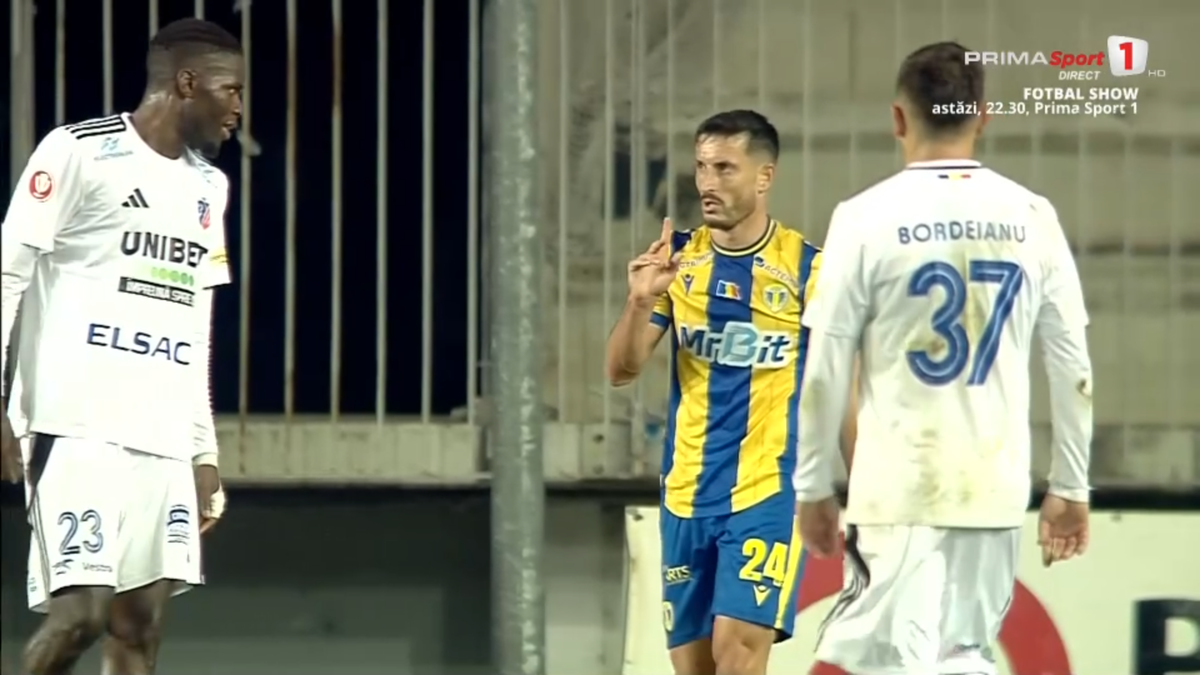 Tot stadionul a văzut penalty în Petrolul - FC Botoșani, dar el a făcut semn că n-a fost atins! A fost aplaudat de adversari