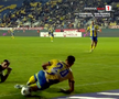 Tot stadionul a văzut penalty în Petrolul - FC Botoșani, dar el a făcut semn că n-a fost atins! A fost aplaudat de adversari