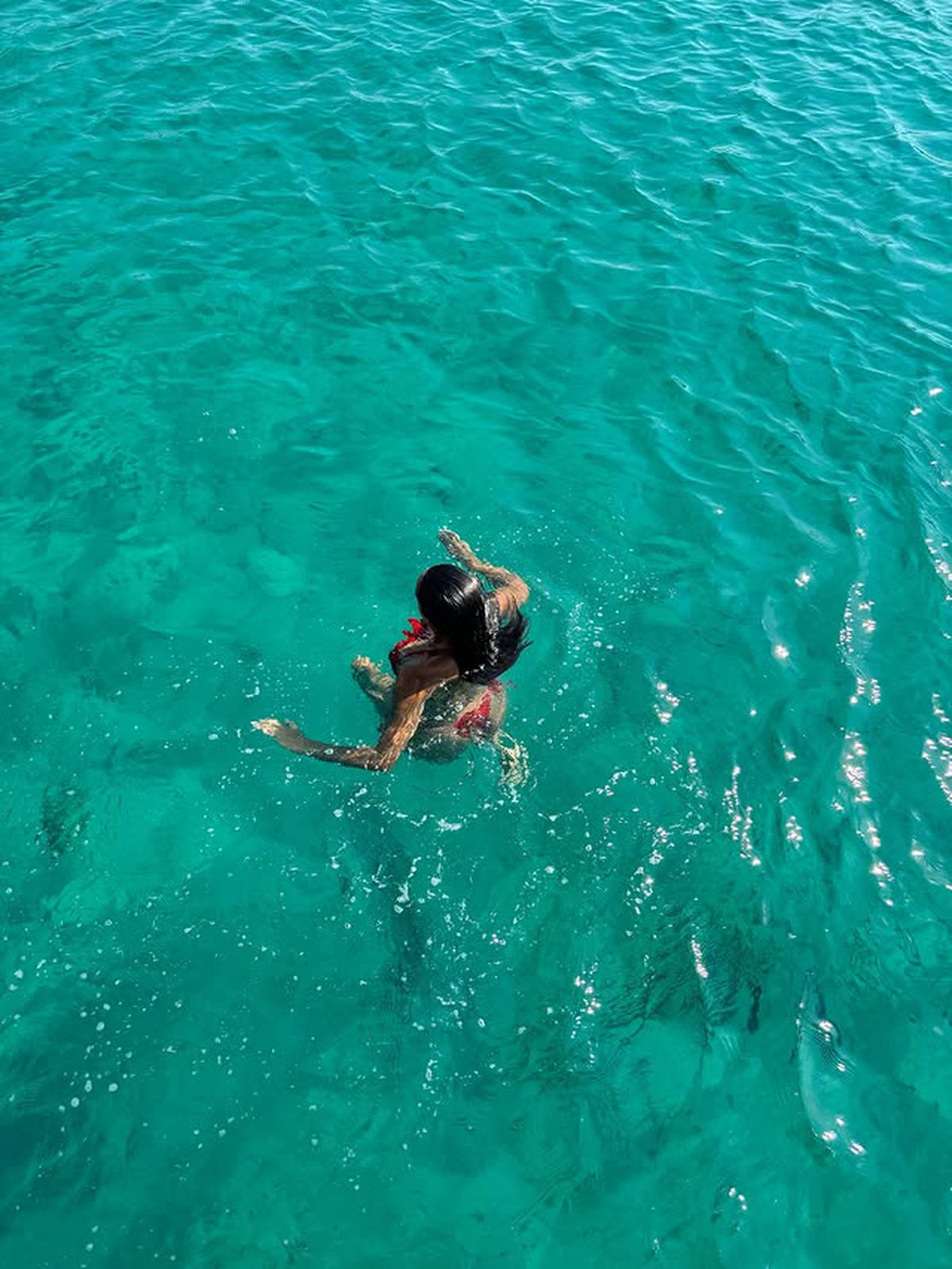 Charles Leclerc s-a logodit cu Alexandra, iubita-model! A plătit o avere pentru inel