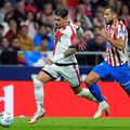 Andrei Rațiu i-a scos sufletul lui David Hancko în meciul Atletico - Rayo Vallecano 3-2 / Foto: Imago