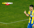 Tot stadionul a văzut penalty în Petrolul - FC Botoșani, dar el a făcut semn că n-a fost atins! A fost aplaudat de adversari