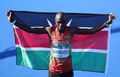 Alt scandal în lumea maratonului: ajutorul câștigătorului de la New York primește 3 ani suspendare pentru dopaj