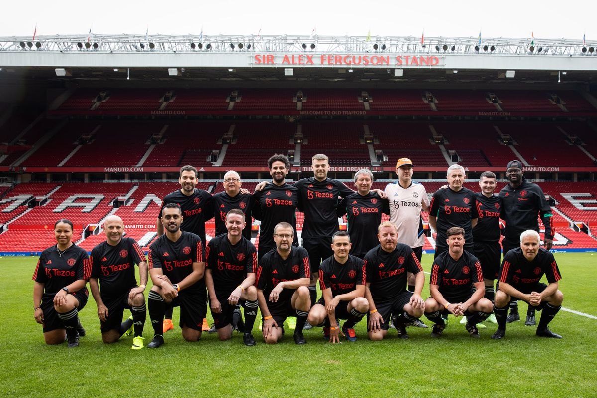 Suporterul român care a jucat fotbal pe Old Trafford, cu Saha și Wes Brown antrenori: „Lads...”