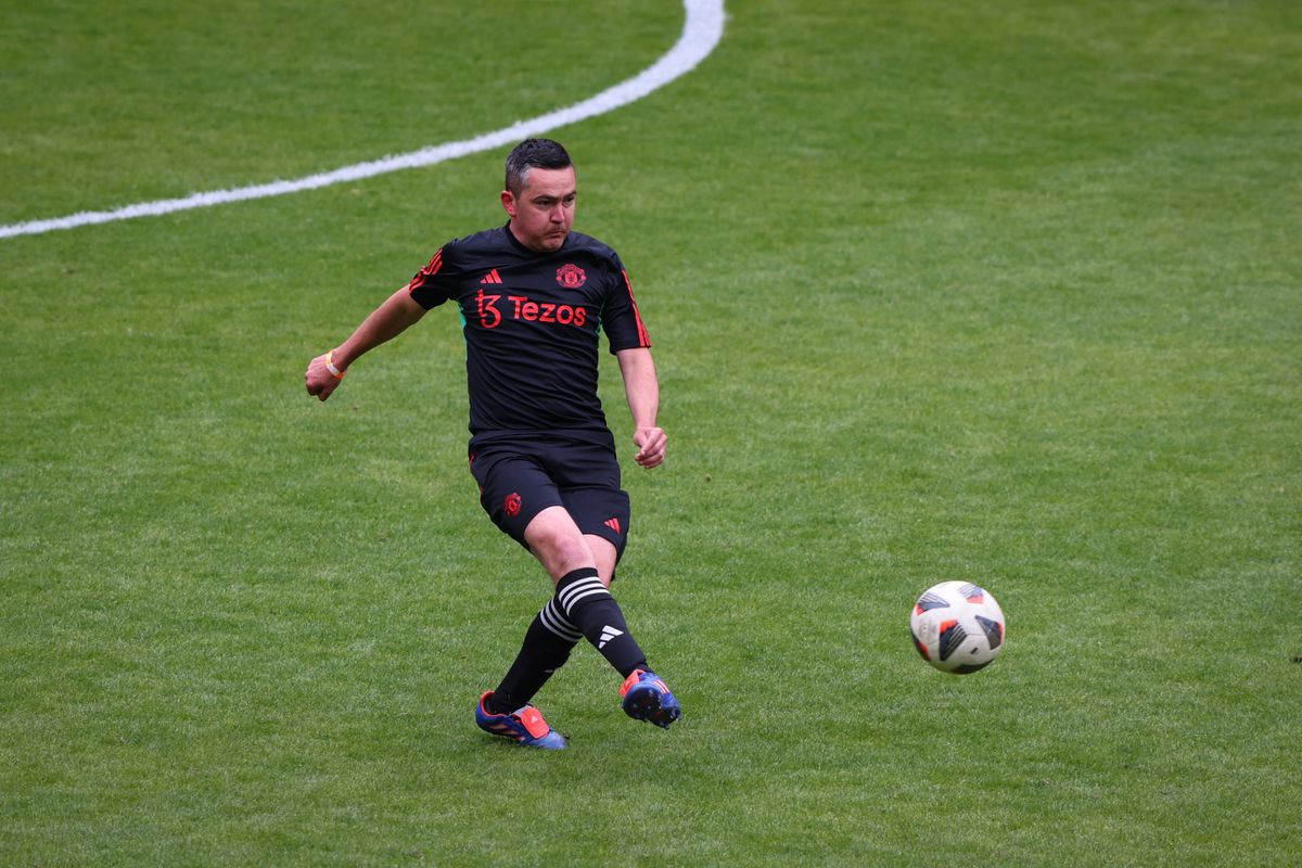 Suporterul român care a jucat fotbal pe Old Trafford, cu Saha și Wes Brown antrenori: „Lads...”