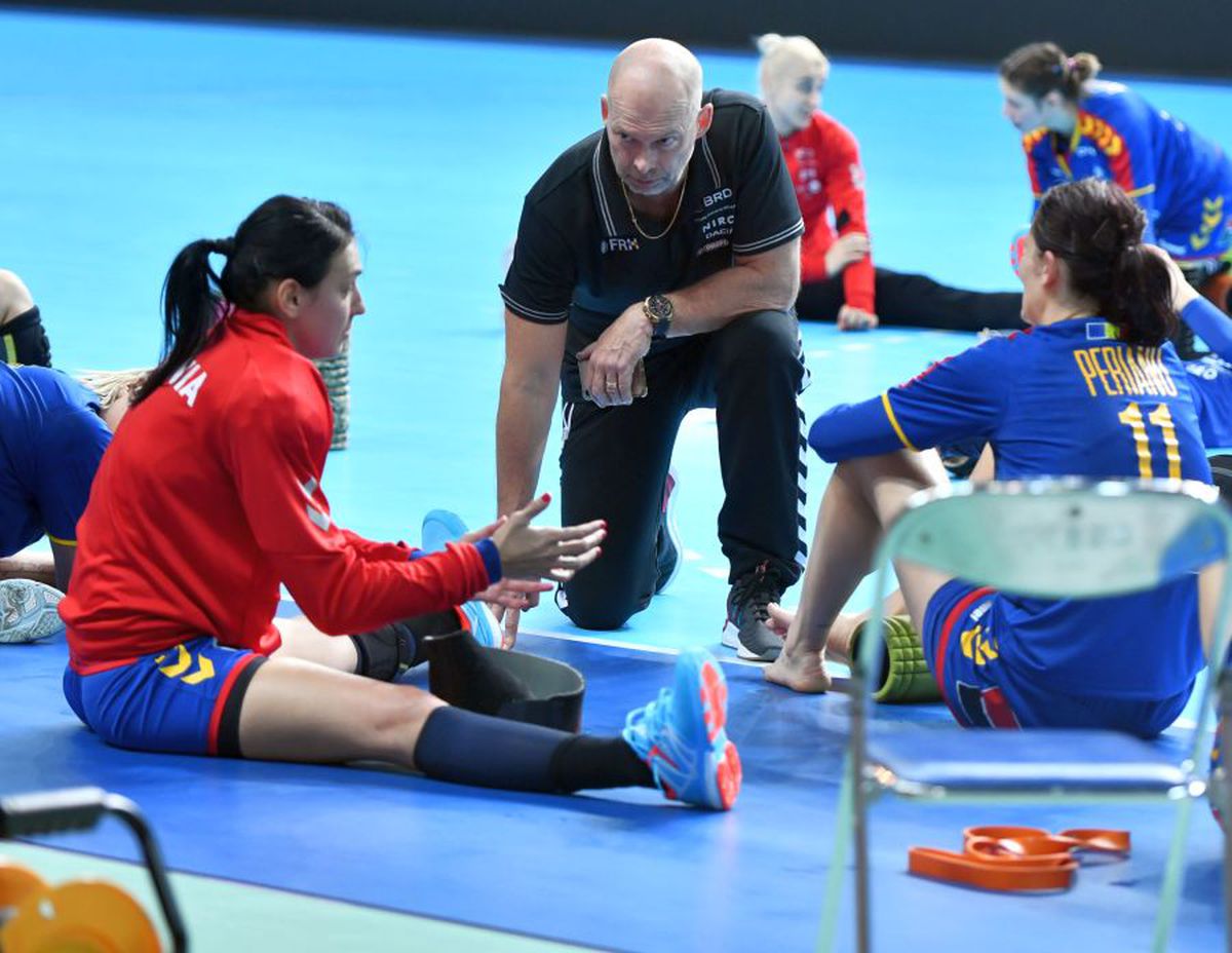 ROMÂNIA - KAZAHSTAN 22-20 // EXCLUSIV Radu Voina face o analiză care ne pune pe gânduri: „Să sperăm că Neagu va mai putea ajuta naționala” + ce a remarcat la Muntenegru și Ungaria