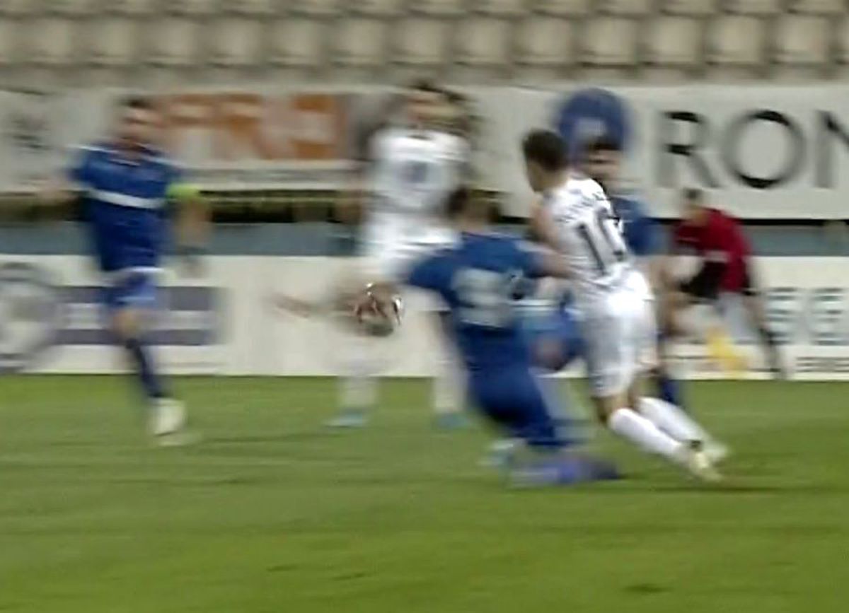 FOTO Două momente tensionate în Gaz Metan - Voluntari! Medieșenii au cerut penalty + Bergodi s-a certat cu omologii de banca adversă