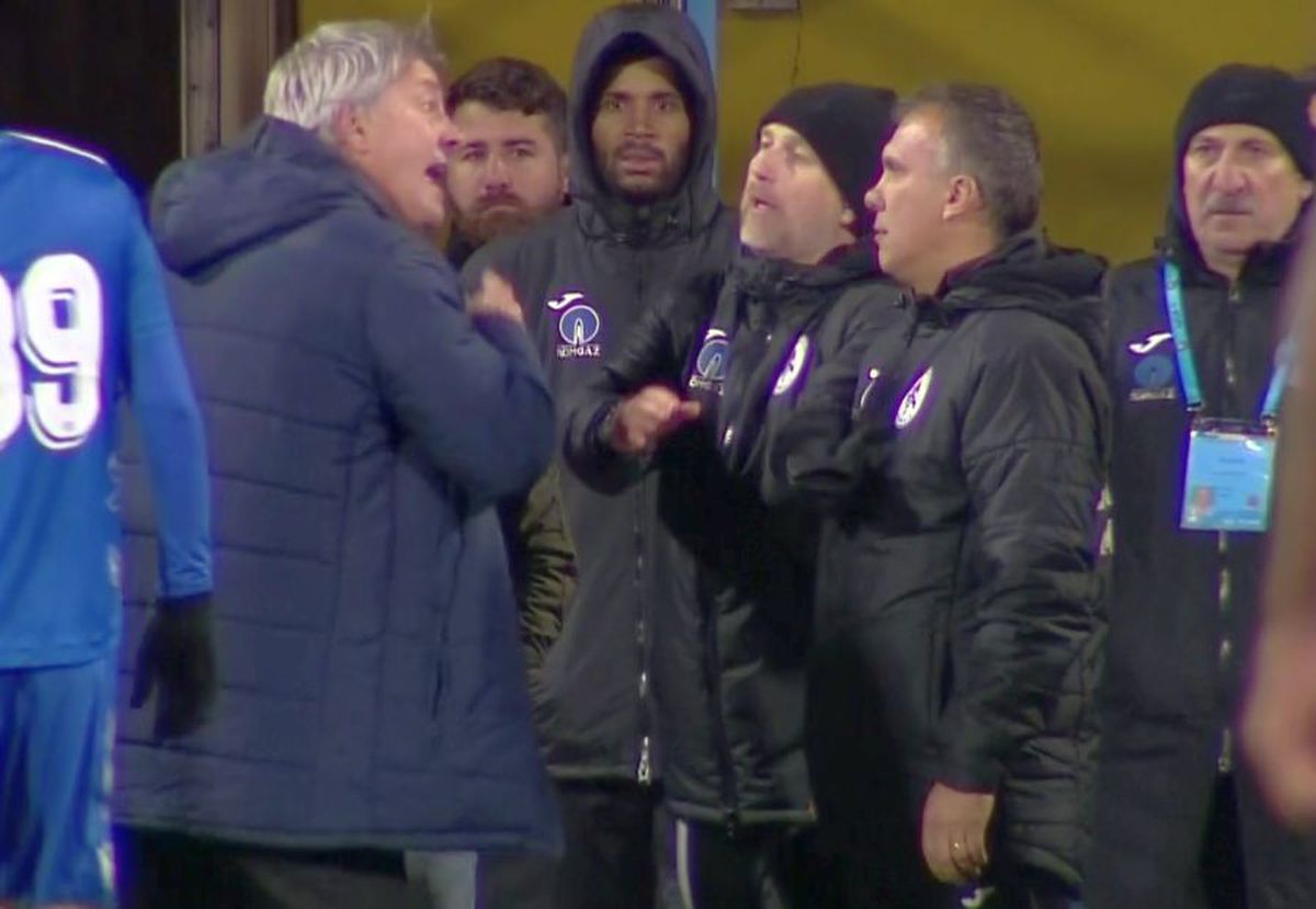 FOTO Două momente tensionate în Gaz Metan - Voluntari! Medieșenii au cerut penalty + Bergodi s-a certat cu omologii de banca adversă