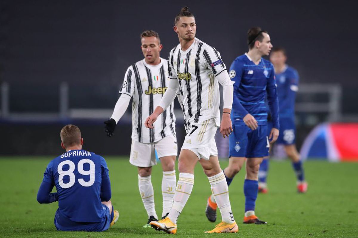 Cum l-a încurajat Pirlo pe Radu Drăgușin după debutul la Juventus » Imaginea surprinsă la finalul meciului cu Dinamo Kiev