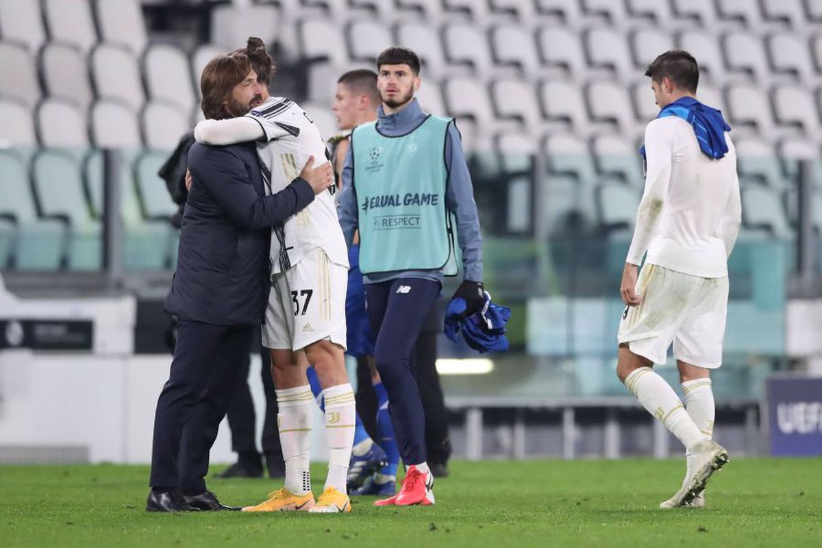 Cum l-a încurajat Pirlo pe Radu Drăgușin după debutul la Juventus » Imaginea surprinsă la finalul meciului cu Dinamo Kiev