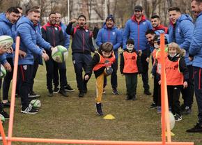 Sandra Izbașa, Marian Drăgulescu și Alina Dumitru au participat la un eveniment dedicat celor mici de „Ziua Internațională a Persoanelor cu Dizabilități”