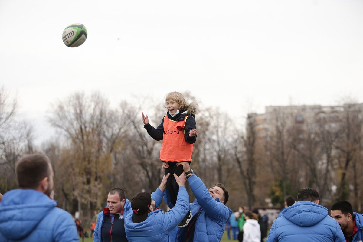 Sandra Izbașa, Marian Drăgulescu și Alina Dumitru au participat la un eveniment dedicat celor mici de „Ziua Internațională a Persoanelor cu Dizabilități”