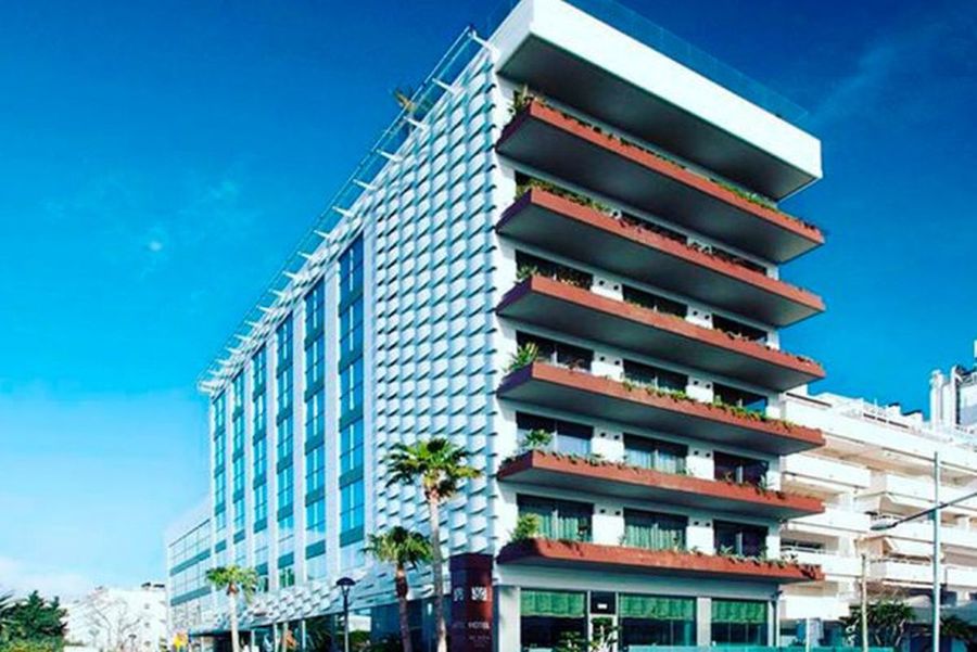 Hotelul deținut de Messi în Sitges // foto: mimhotels.com „Țeapă” de 30 de milioane de euro pentru Lionel Messi? Balonul de Aur a cumpărat un hotel pentru care există ordin de demolare!