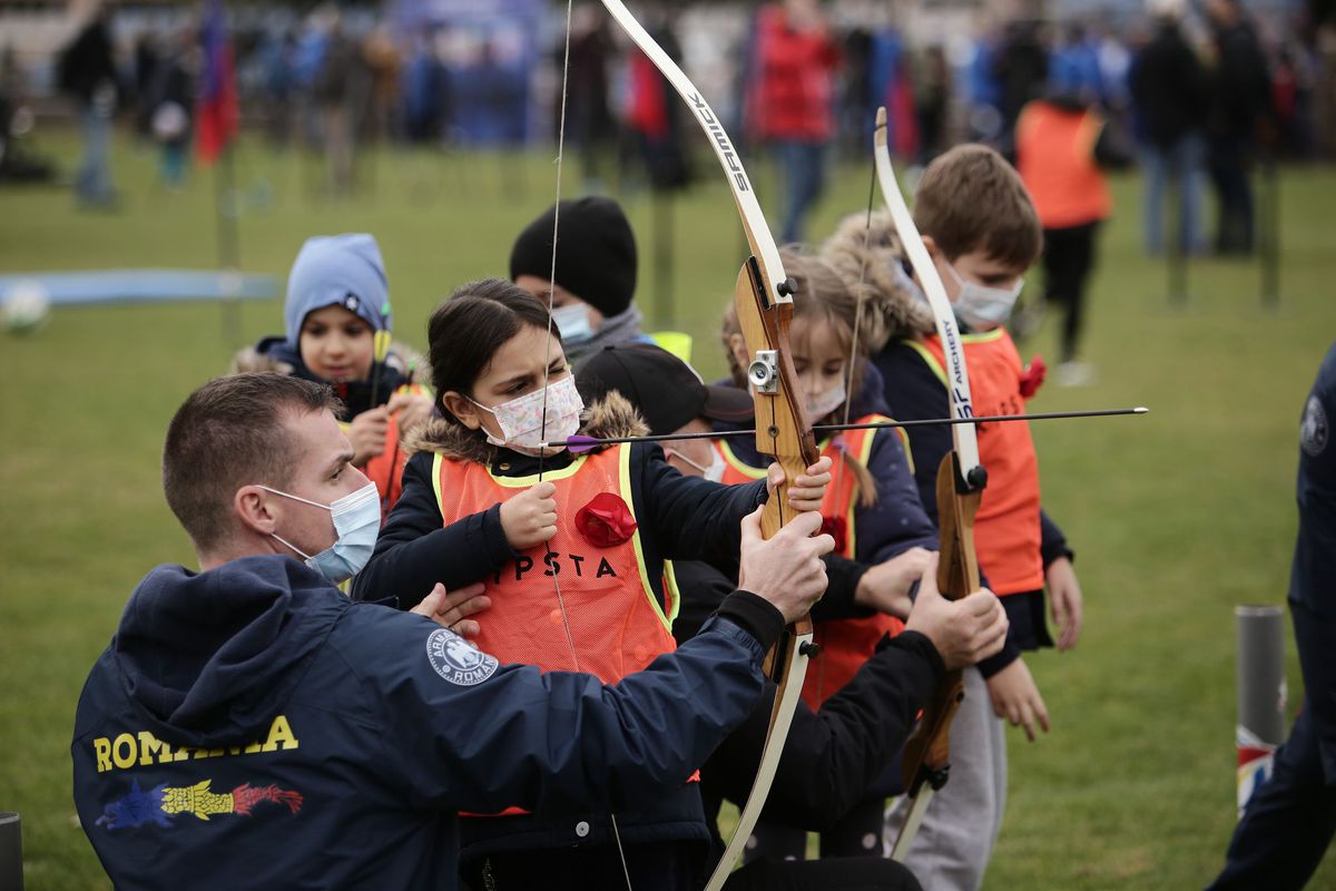 Sandra Izbașa, Marian Drăgulescu și Alina Dumitru au participat la un eveniment dedicat celor mici de „Ziua Internațională a Persoanelor cu Dizabilități”