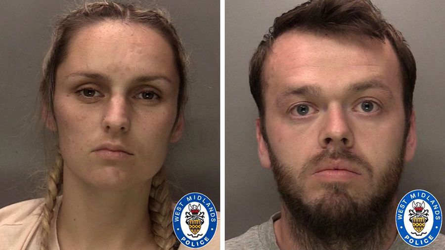 Emma Tustin, 32 de ani, și Thomas Hughes, 29 de ani Două cluburi rivale din Anglia, unite de o crimă înfiorătoare: copil de 6 ani ucis de mama vitregă, la îndemnul tatălui lui! Atenție, detalii care vă pot afecta emoțional