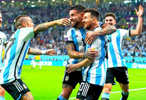 Argentina a învins Australia, scor 2-1, și va juca împotriva Țărilor de Jos în sferturile de finală de la Campionatul Mondial de fotbal.