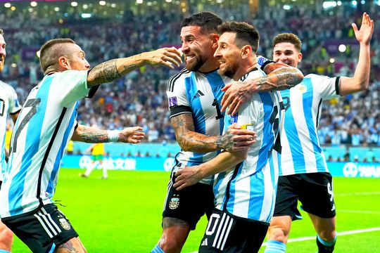 Argentina a învins Australia, scor 2-1, și va juca împotriva Țărilor de Jos în sferturile de finală de la Campionatul Mondial de fotbal.