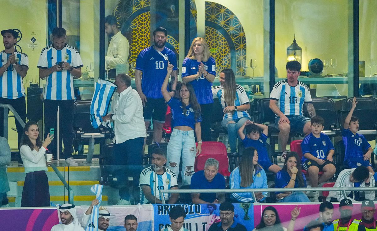 12 secunde de geniu » Video viral: Messi le-a închis gura australienilor care-l întărâtau din tribune!