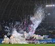 CS Universitatea Craiova - FCU Craiova, derby-ul etapei cu numărul 19 din Superliga României, a fost întrerupt în minutul 21, din cauza torțelor și petardelor aruncate de cele două galerii pe gazon.
Foto: Cristi Preda