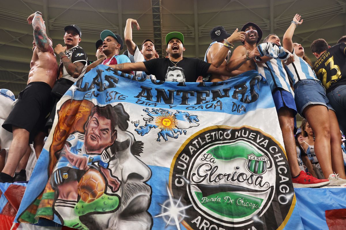 Lecție de pasiune pentru fotbal! Argentina, spectacol în tribune la CM 2022!