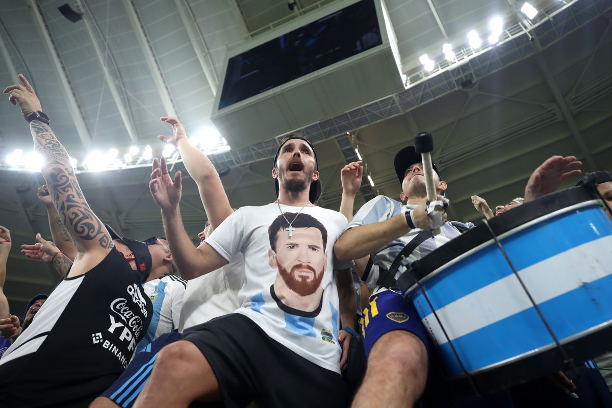 Lecție de pasiune pentru fotbal! Argentina, spectacol în tribune la CM 2022!