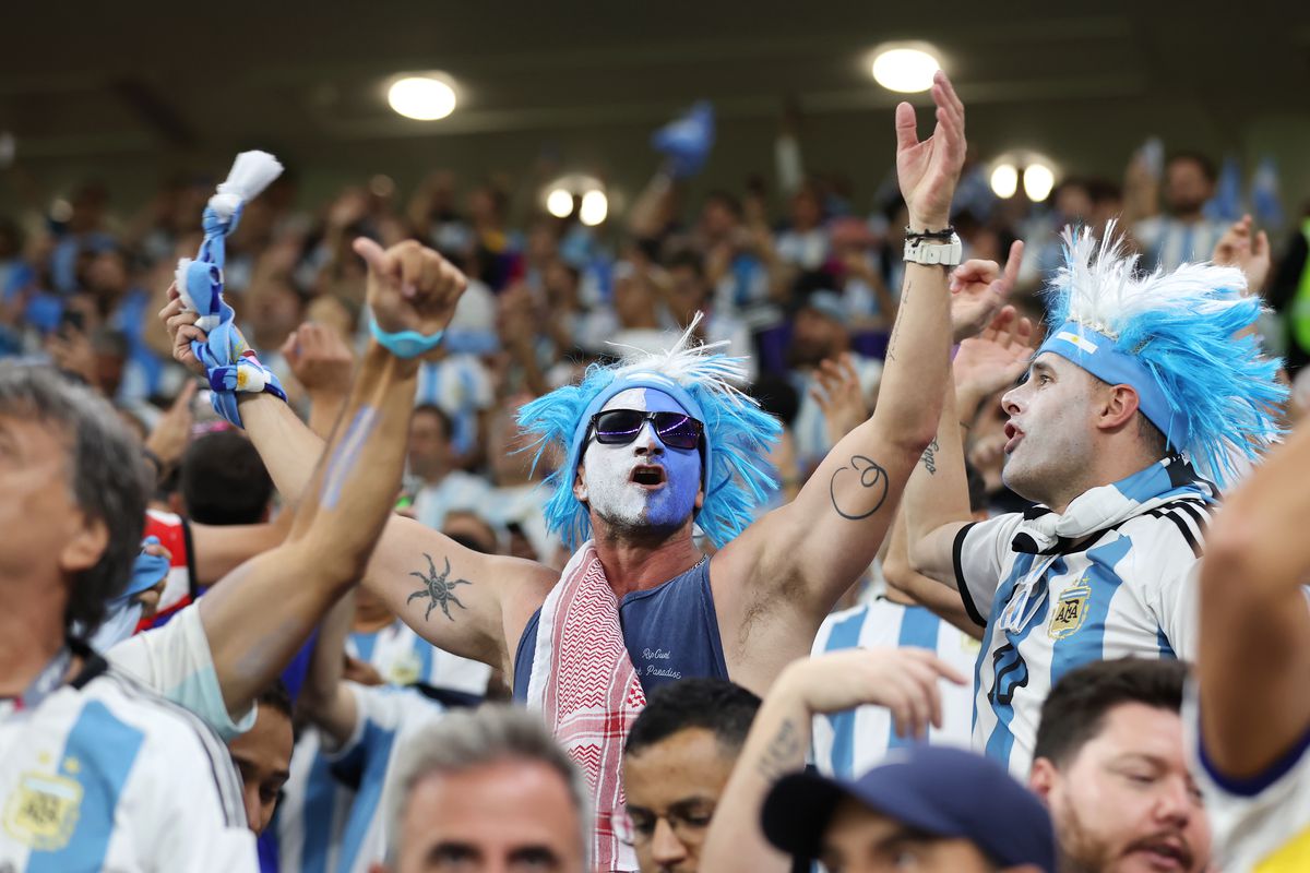 Lecție de pasiune pentru fotbal! Argentina, spectacol în tribune la CM 2022!