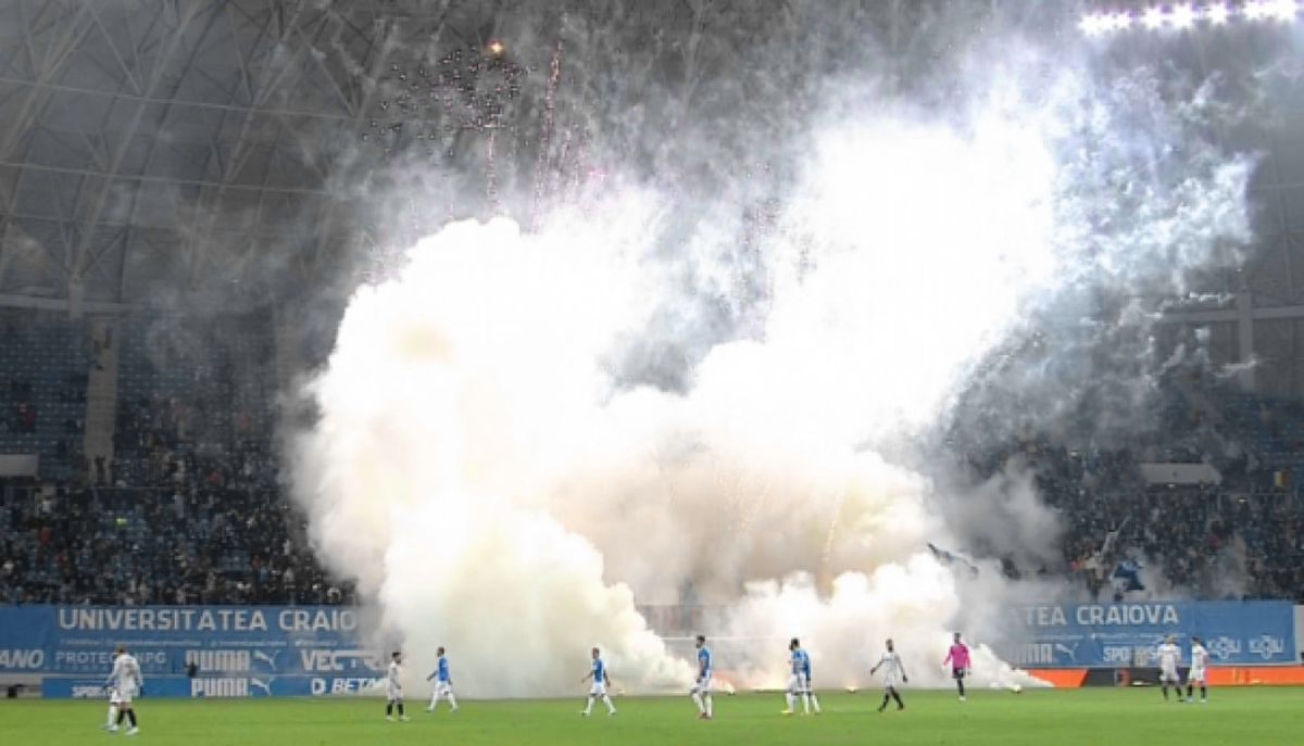 Derby-ul Craiovei, întrerupt mai bine de 10 minute! De ce a trimis Chivulete jucătorii la vestiare