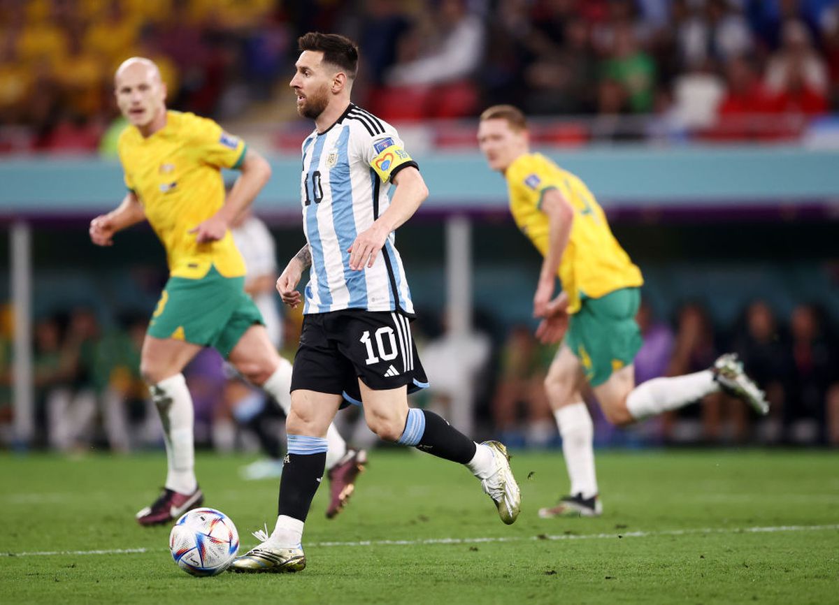 12 secunde de geniu » Video viral: Messi le-a închis gura australienilor care-l întărâtau din tribune!