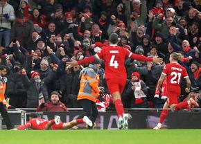 „Thiller” cu 7 goluri, 4 absolut fabuloase! Condusă pe Anfield, Liverpool a întors spectaculos în numai două minute