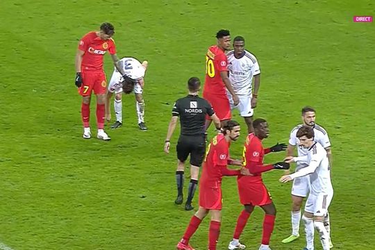 Coman, în plan îndepărtat, l-a lovit ușor pe Cisotti
