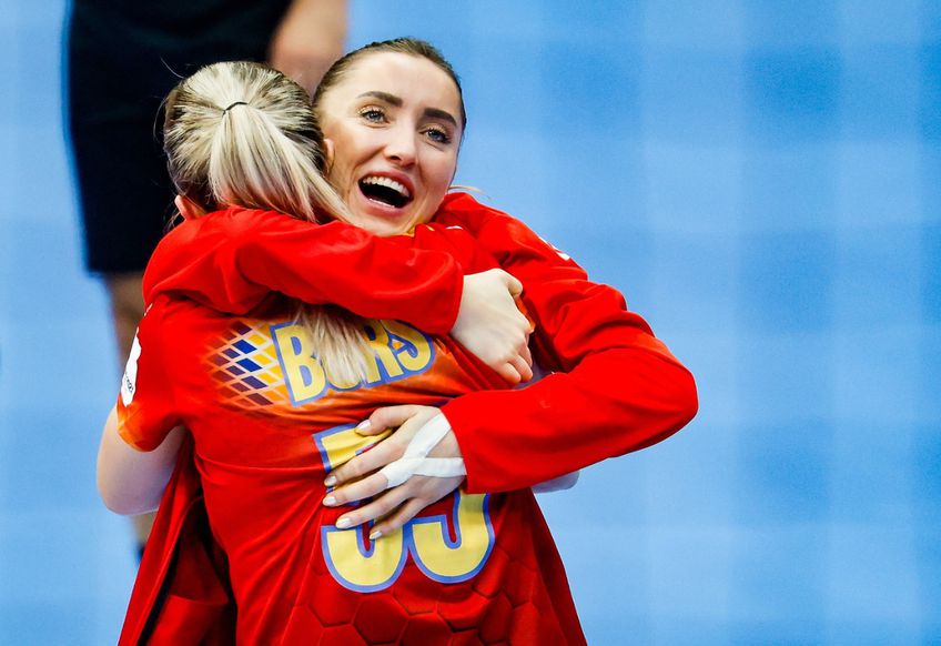 Sonia Seraficeanu și Oana Bors / România - Serbia la Euro 2024, handbal feminin // Photos © EHF/kolektiff