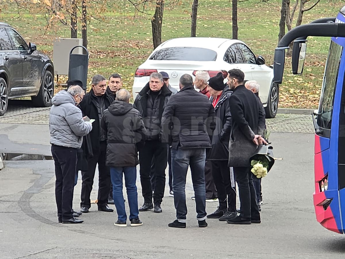 Imagini de la Arena Națională, unde este depus sicriul cu trupul neînsuflețit al lui Helmut Duckadam