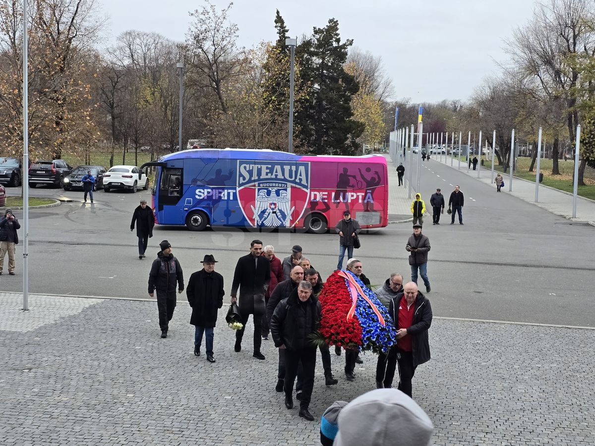 Imagini de la Arena Națională, unde este depus sicriul cu trupul neînsuflețit al lui Helmut Duckadam