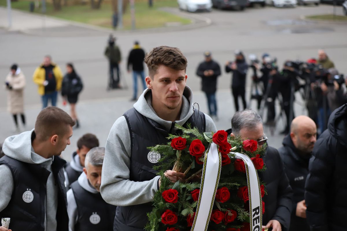 Tot lotul campioanei FCSB a mers la sicriul lui Helmut Duckadam » Mihai Stoica nu și-a mai putut stăpâni lacrimile