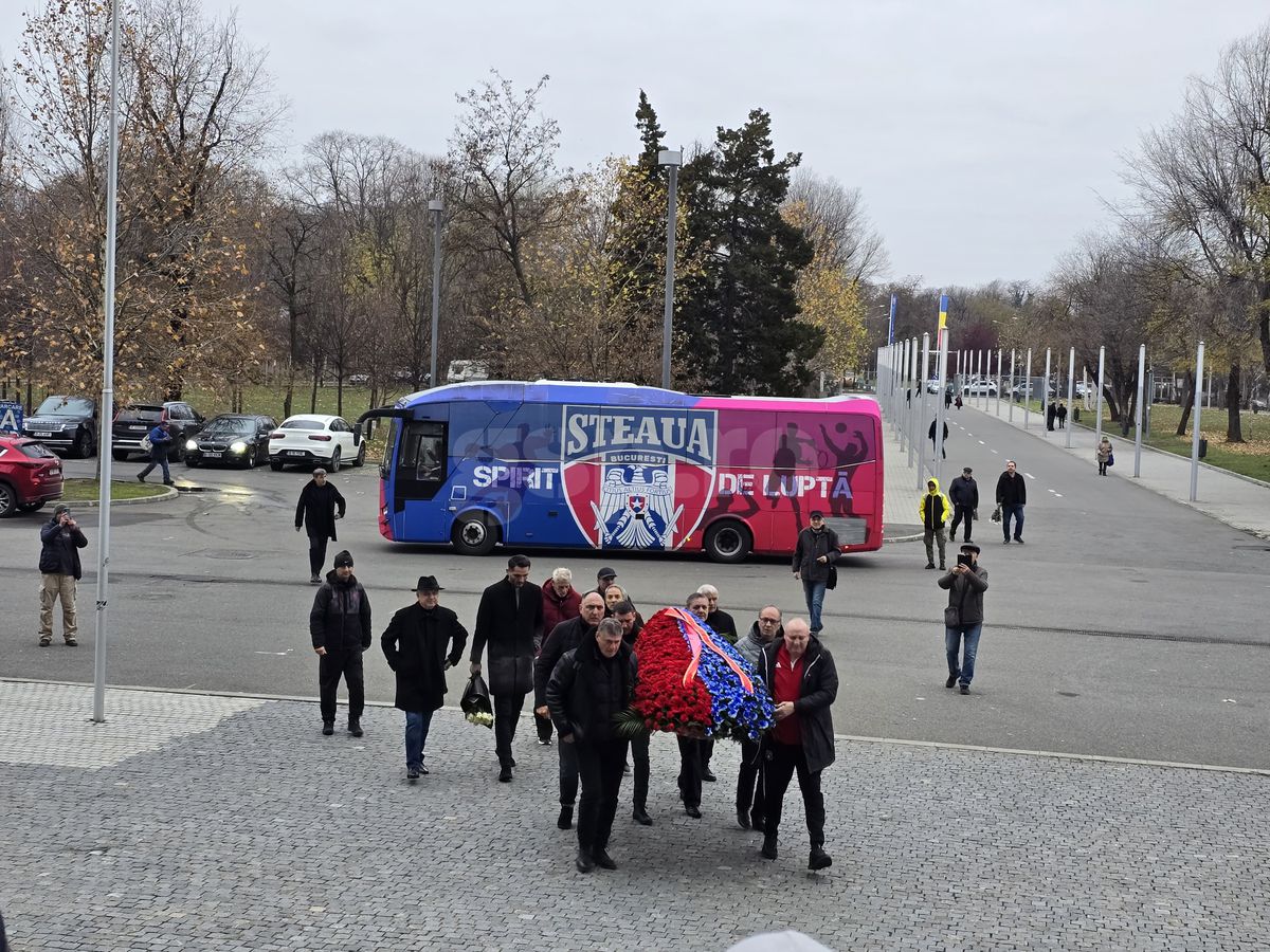 Imagini de la Arena Națională, unde este depus sicriul cu trupul neînsuflețit al lui Helmut Duckadam