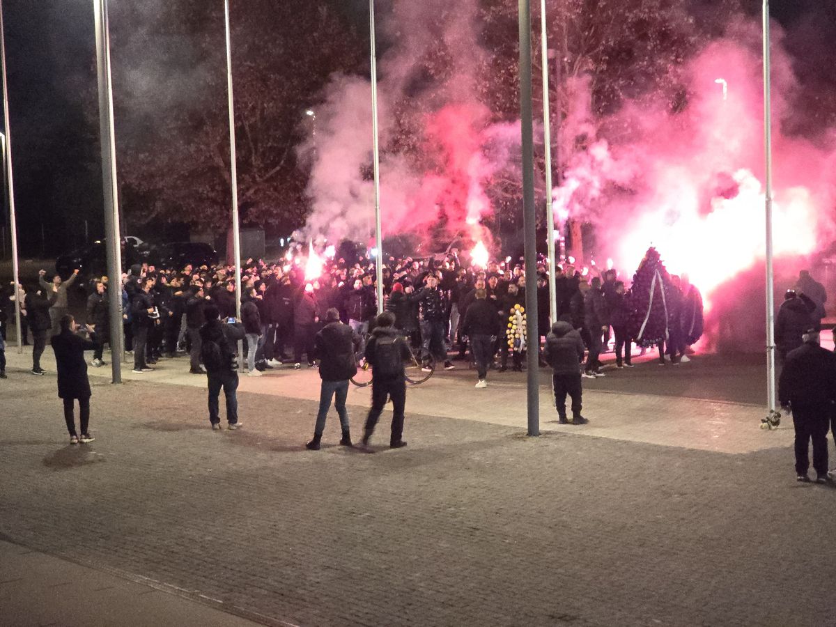 Peluza Nord FCSB și-a făcut apariția la Arena Națională pentru a-și lua rămas-bun de la Helmut Duckadam