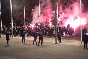 Peluza Nord FCSB, show pirotehnic la Arena Națională unde a fost depus trupul lui Helmut Duckadam