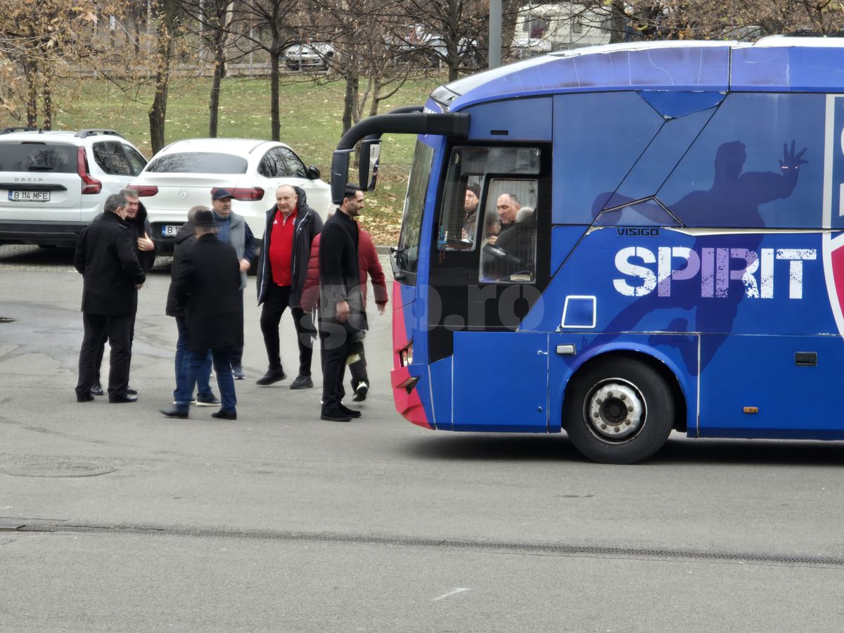 Imagini de la Arena Națională, unde este depus sicriul cu trupul neînsuflețit al lui Helmut Duckadam