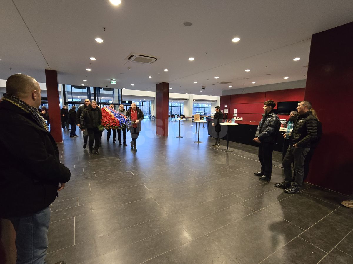 Imagini de la Arena Națională, unde este depus sicriul cu trupul neînsuflețit al lui Helmut Duckadam