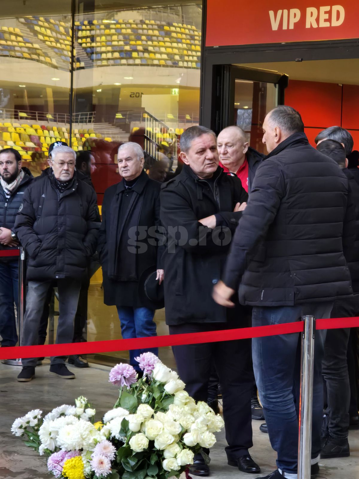 Imagini de la Arena Națională, unde este depus sicriul cu trupul neînsuflețit al lui Helmut Duckadam