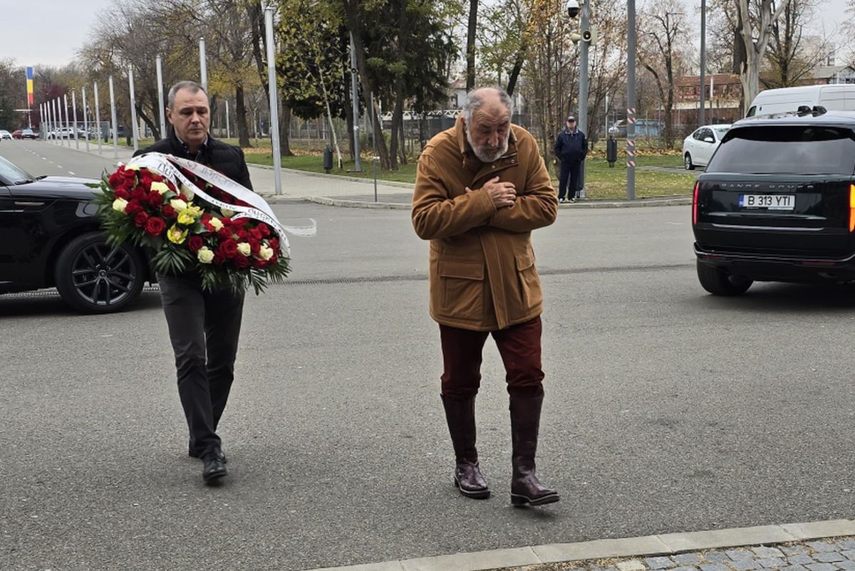 Gest special al lui Miodrag Belodedici lângă sicriul lui Helmut Duckadam, fostul lui coechipier