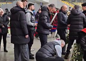 Tot lotul campioanei FCSB a mers la sicriul lui Helmut Duckadam » Mihai Stoica nu și-a mai putut stăpâni lacrimile