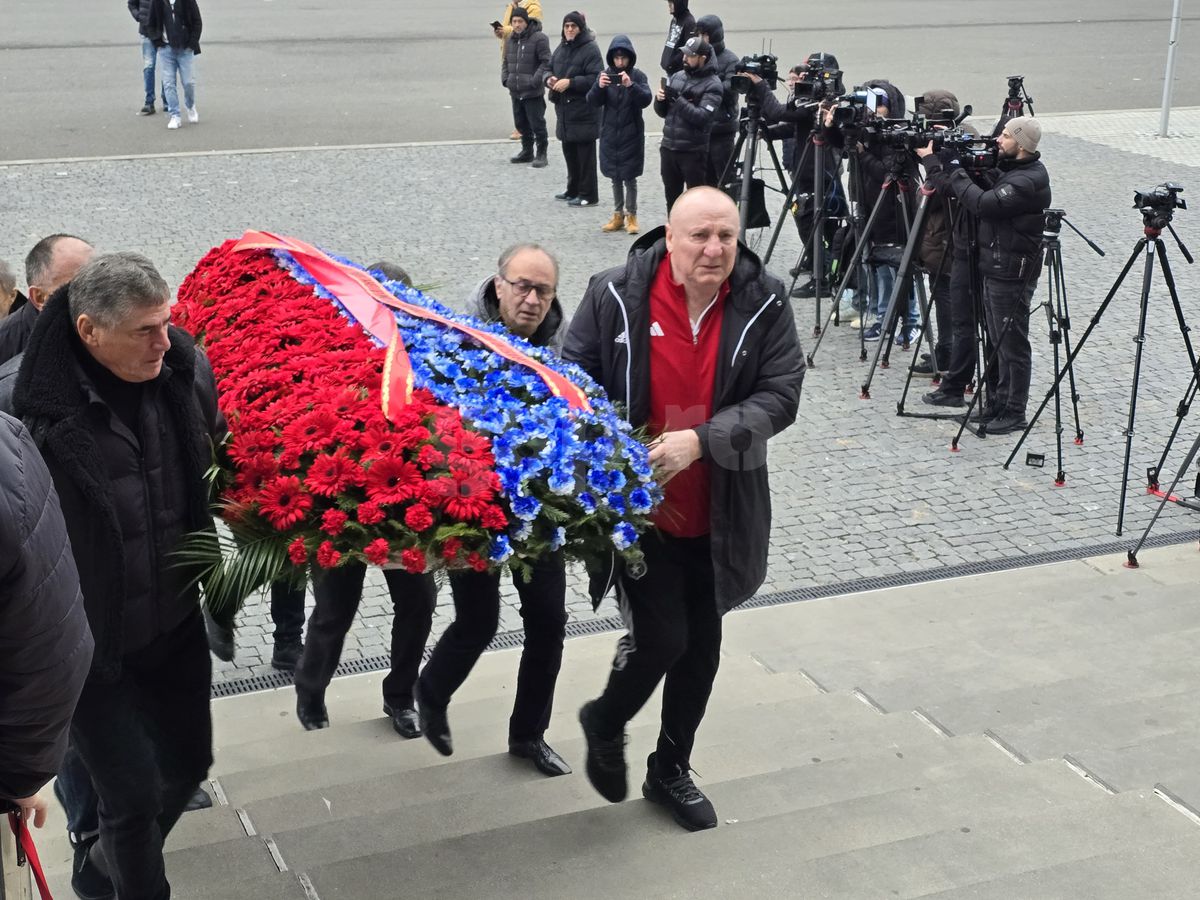 Imagini de la Arena Națională, unde este depus sicriul cu trupul neînsuflețit al lui Helmut Duckadam