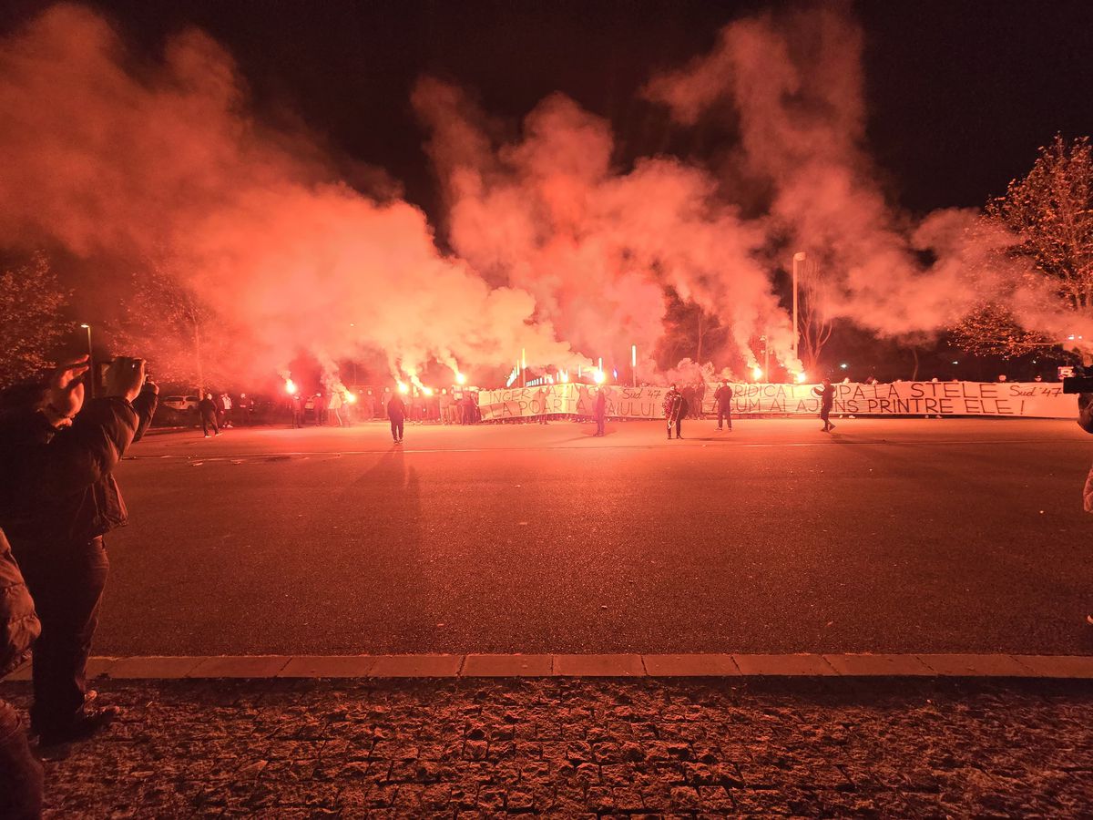 Peluza Sud Steaua a ajuns la Arena Națională pentru a-și lua rămas-bun de la Helmut Duckadam