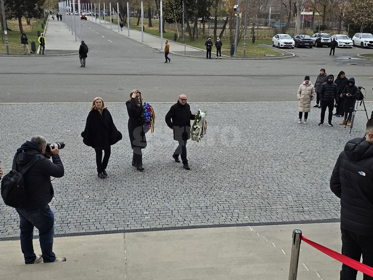 Imagini de la Arena Națională, unde este depus sicriul cu trupul neînsuflețit al lui Helmut Duckadam