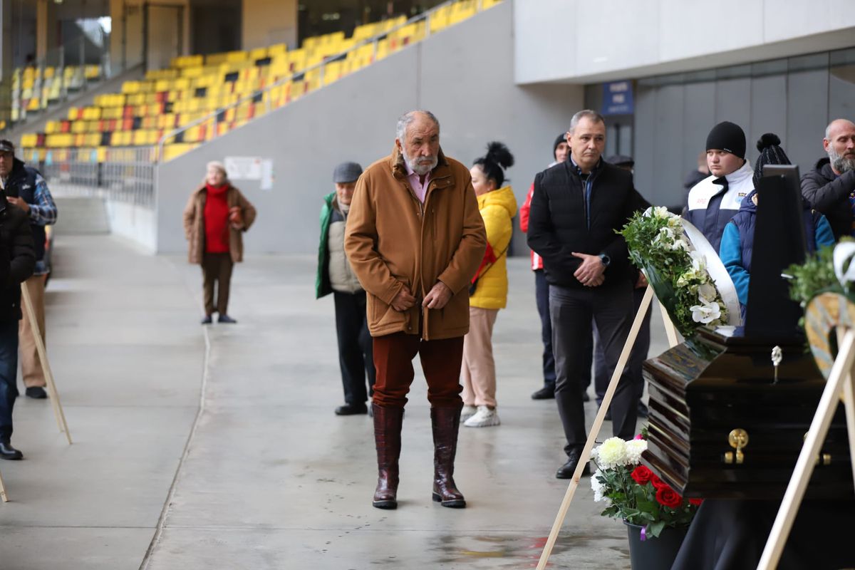 Tot lotul campioanei FCSB a mers la sicriul lui Helmut Duckadam » Mihai Stoica nu și-a mai putut stăpâni lacrimile