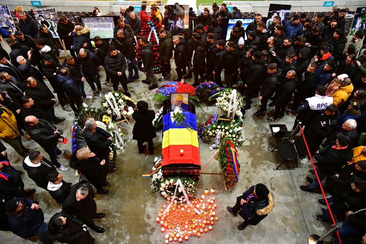 Peluza Nord FCSB și-a făcut apariția la Arena Națională pentru a-și lua rămas-bun de la Helmut Duckadam