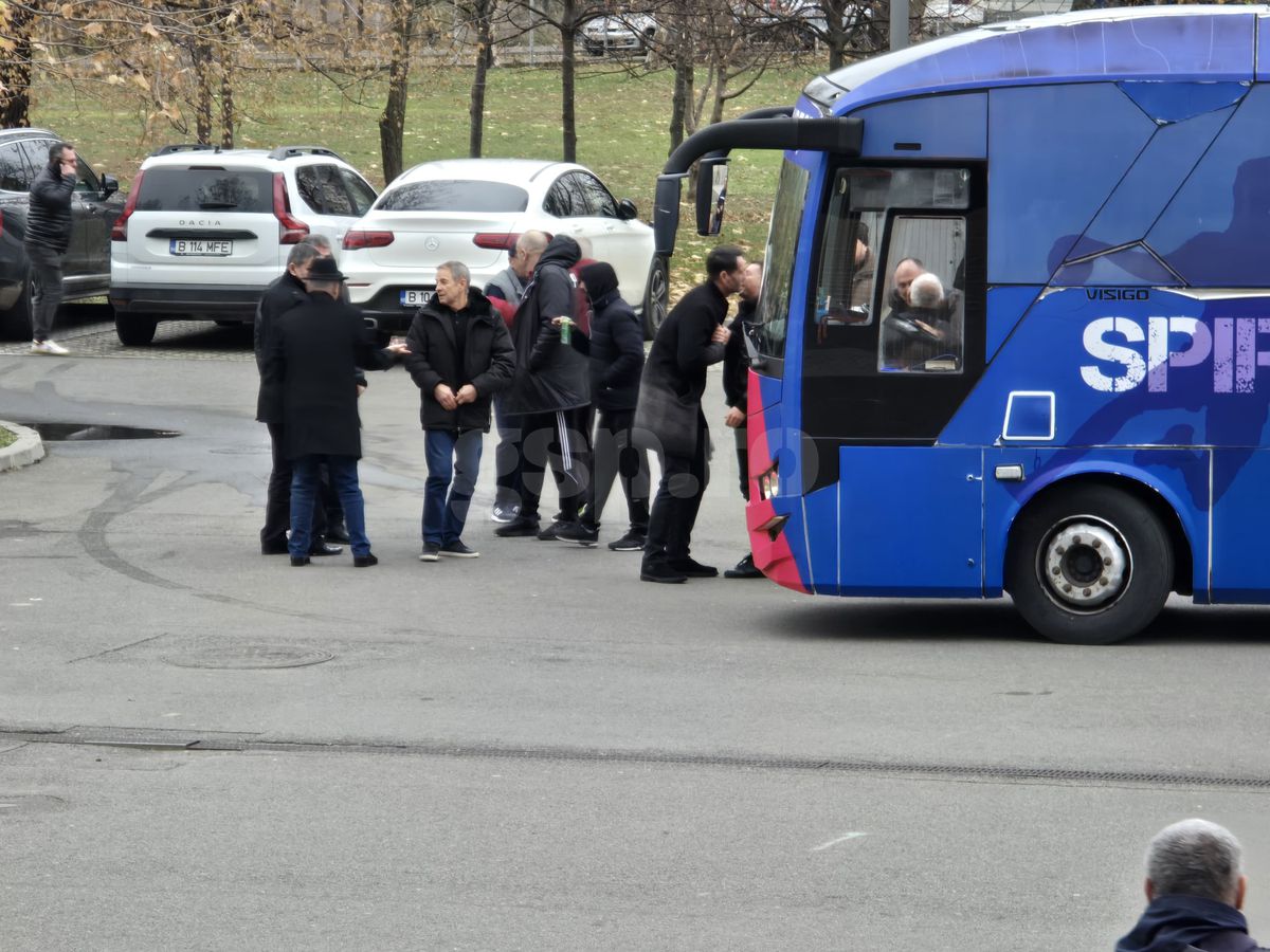 Imagini de la Arena Națională, unde este depus sicriul cu trupul neînsuflețit al lui Helmut Duckadam