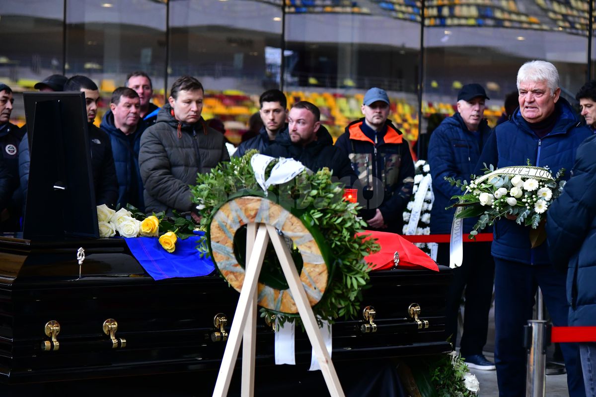 Imagini de la Arena Națională, unde este depus sicriul cu trupul neînsuflețit al lui Helmut Duckadam