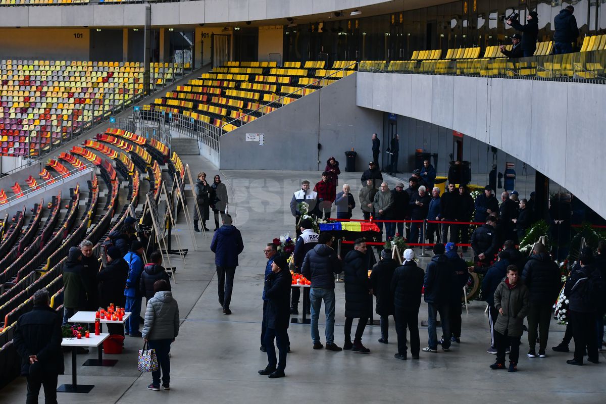 Imagini de la Arena Națională, unde este depus sicriul cu trupul neînsuflețit al lui Helmut Duckadam
